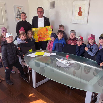 Bild vergr&ouml;&szlig;ern: Die Vorschulkinder der Kita Rappelkiste beim B�rgermeister