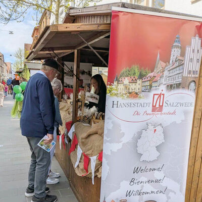 Bild vergr&ouml;&szlig;ern: Der Informationsstand der Hansestadt Salzwedel