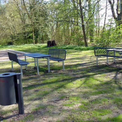 Bild vergr&ouml;&szlig;ern: Die Sitzgelegenheiten und der Bouleplatz (links zu sehen) sind als B�rgerhaushaltsprojekt realisiert worden