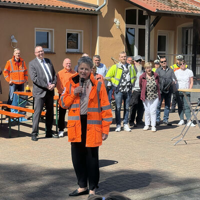 Bild vergr&ouml;&szlig;ern: Ministerin Lydia H�skens war bei der Freigabe der Ortsdurchfahrt Henningen dabei