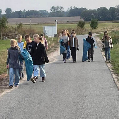 Bild vergr&ouml;&szlig;ern: WorldCleanUp Day 2026: Henninger Grundsch�ler sammelten mit