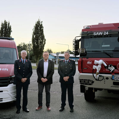 Bild vergr&ouml;&szlig;ern: Zwei neue Fahrzeuge f�r die Ortsfeuerwehr Salzwedel
