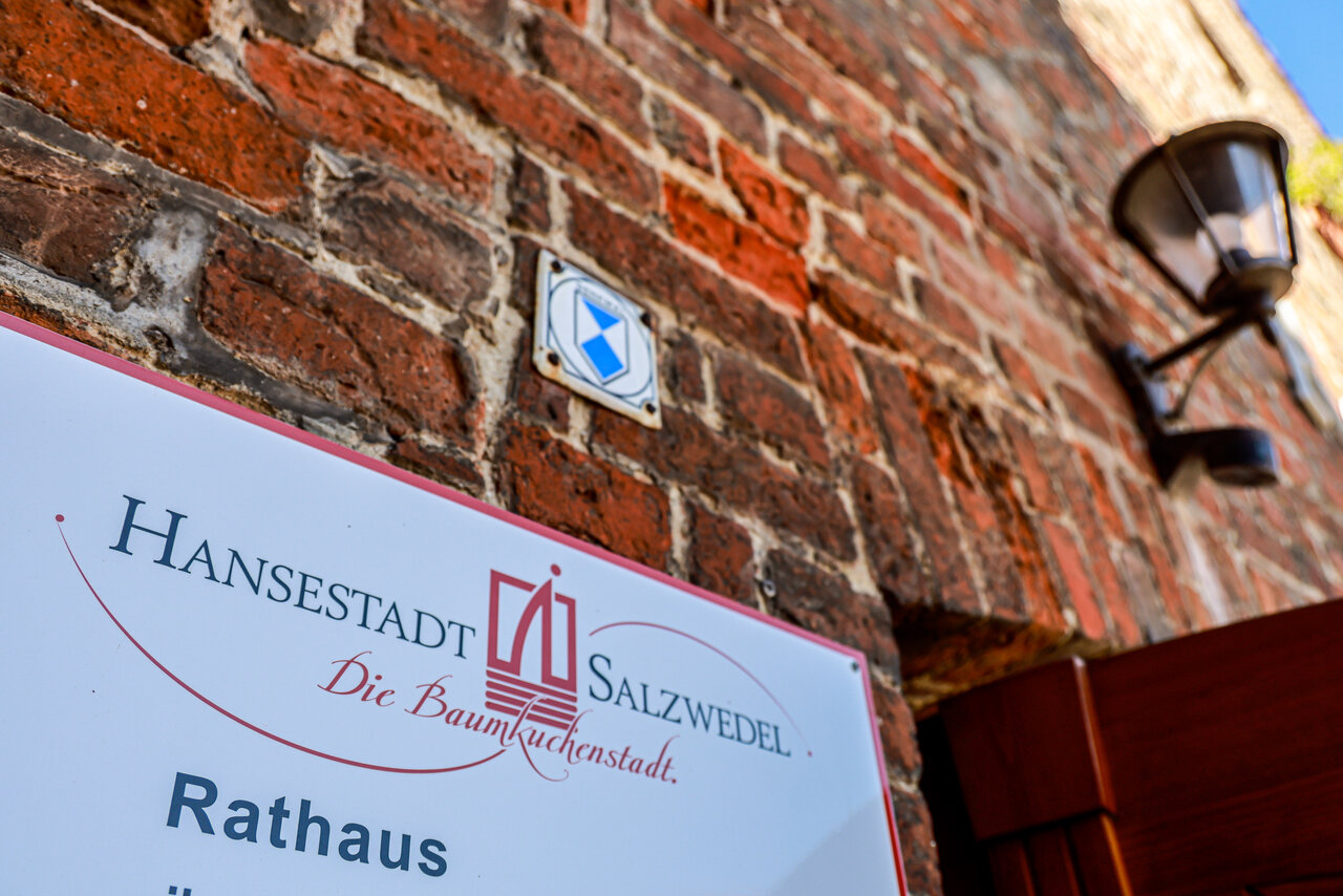 Bild vergr&ouml;&szlig;ern: Salzwedel Rathaus Eingangst&uuml;r