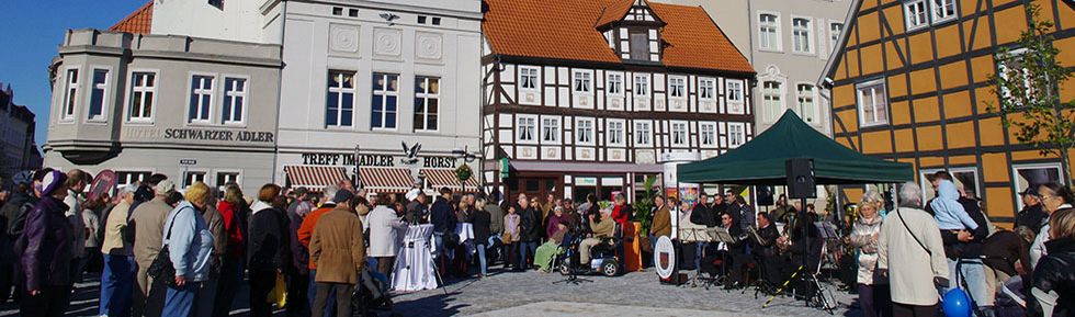 Rathausturmplatz - Herz der Neuen Stadt