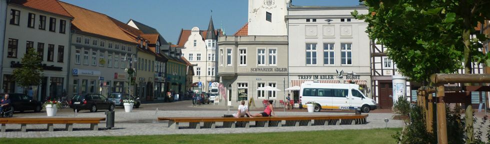 Rathausturmplatz - Herz der Neuen Stadt