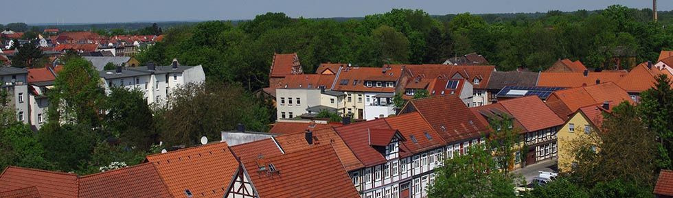 Stadtgrün und Fachwerkhäuser