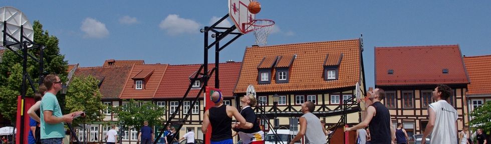 Streetball vor historischer Kulisse